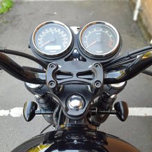 Motone flat gauge bracket
